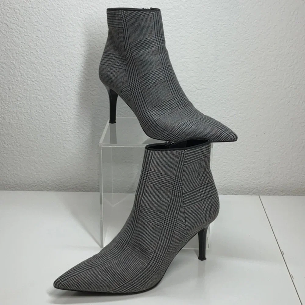 Cabi Dandy Glen Plaid Ankle Booties Gray Black White Red Size 9